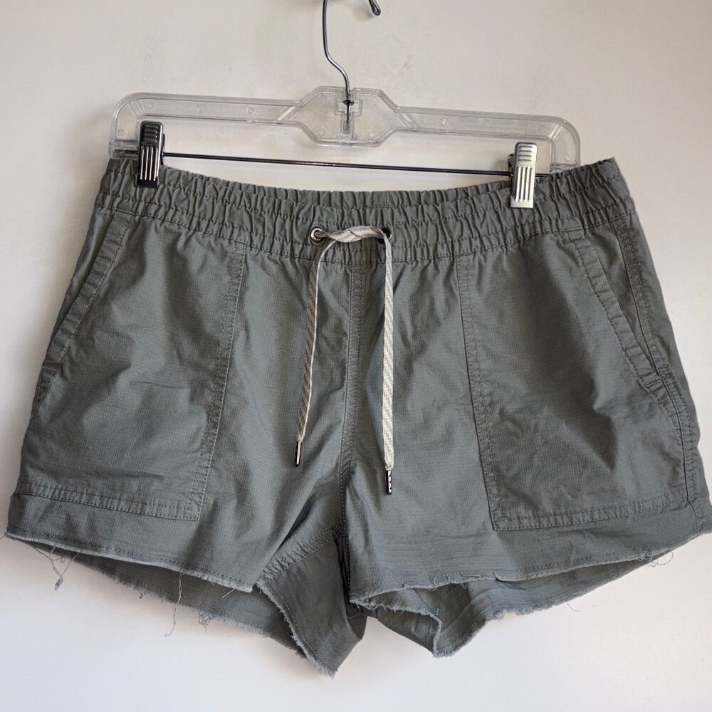 VUORI Women's Vintage Ripstop Shorts {VW385} Size Small Sage Green
